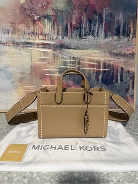 MICHAEL Michael Kors Gigi Small East West Messenger - Camel
